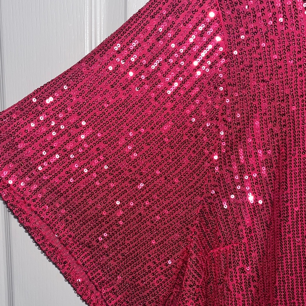 NWT Torrid Abbey hot pink short sleeve sequin top Size 3 3X 22-24 - Picture 4 of 9